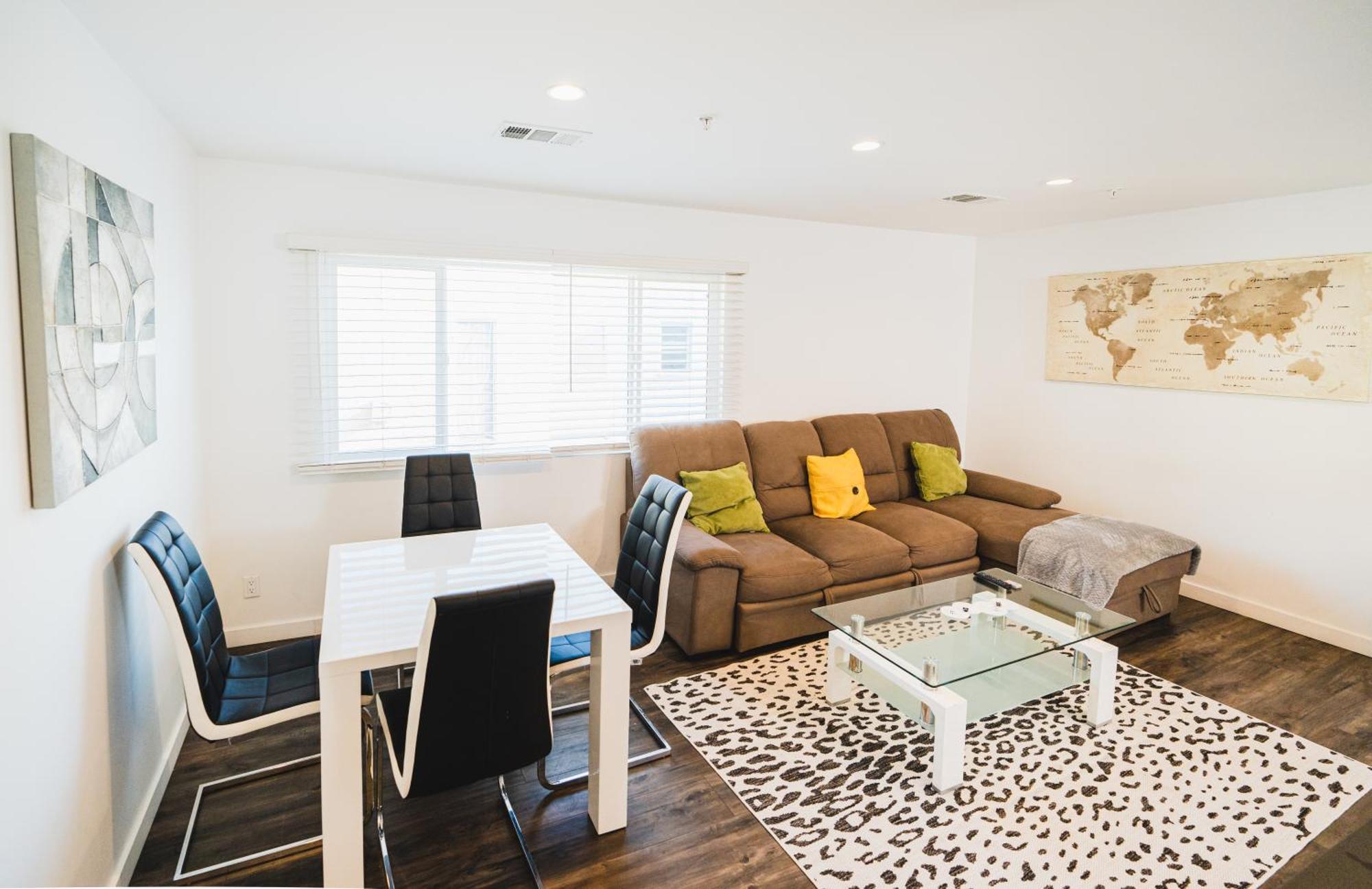 Appartement Chic 1-bedroom With Dinning Area In Location Close To Downtown With Free Parking *