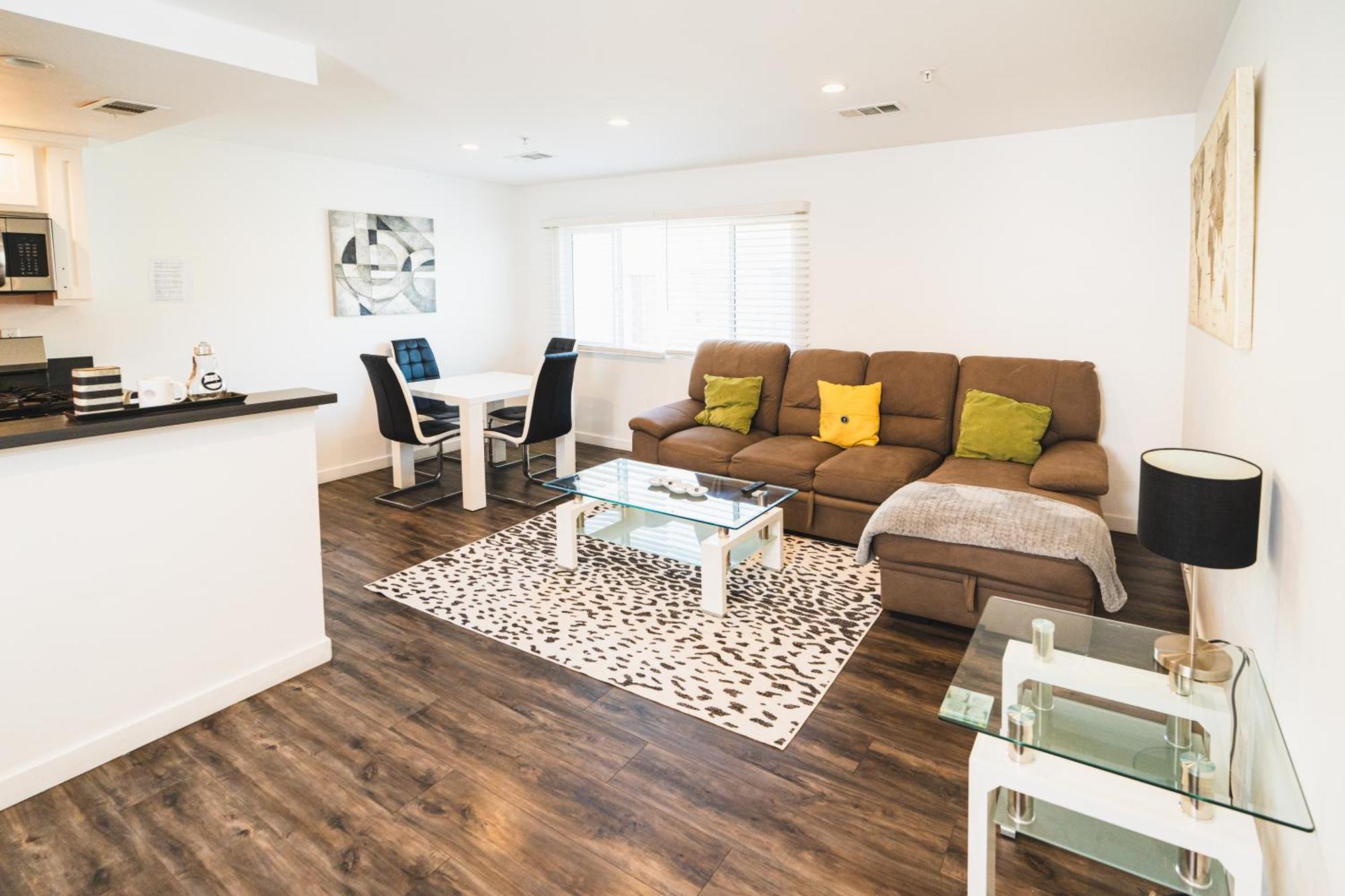 Appartement Chic 1-bedroom With Dinning Area In Location Close To Downtown With Free Parking